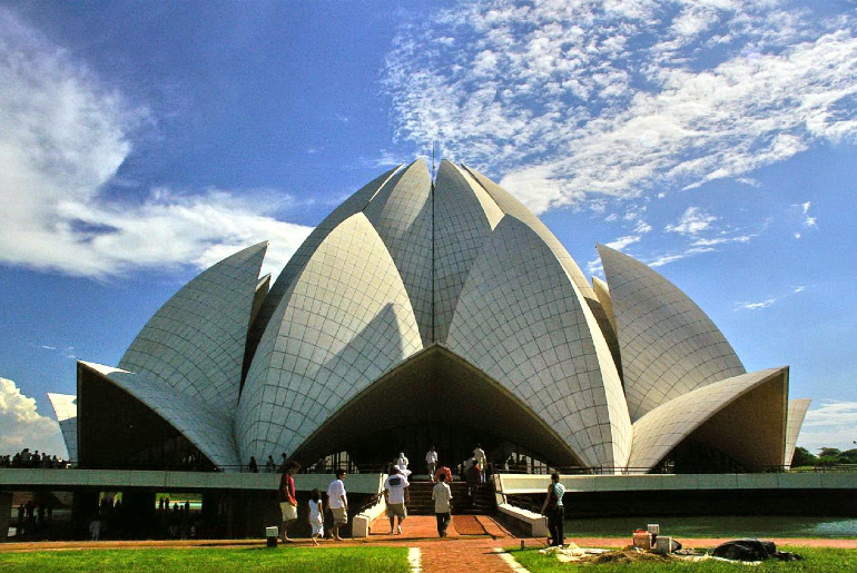 Luxury Cabs in Chandigarh